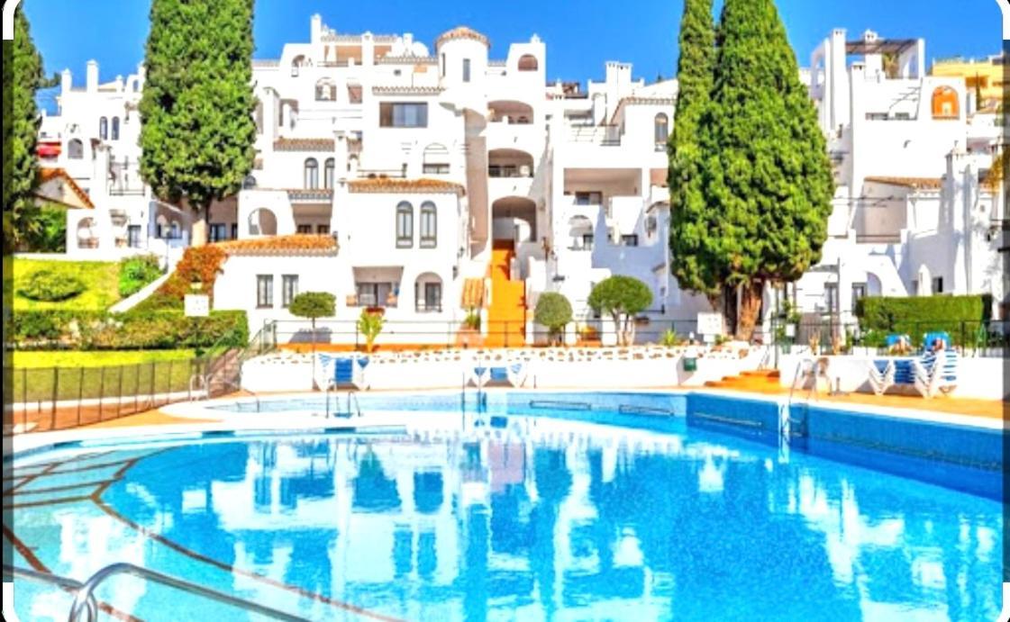 Апартаменты Apartamento Pueblo Evita Бенальмадена Экстерьер фото